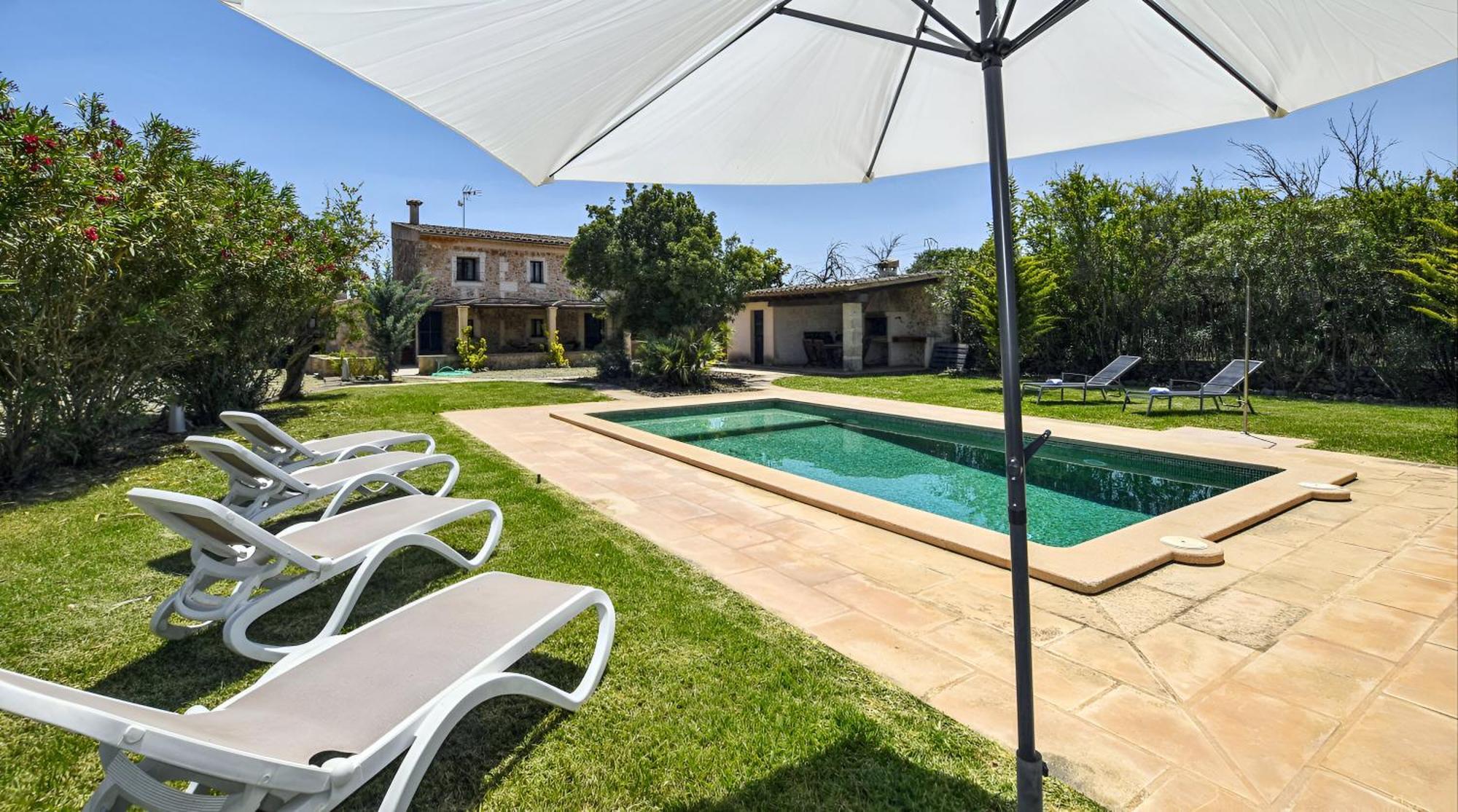 Cadernera Villa *